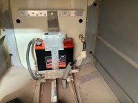 RV3 battery.jpg