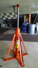 Jacking RV-8 800w.jpg