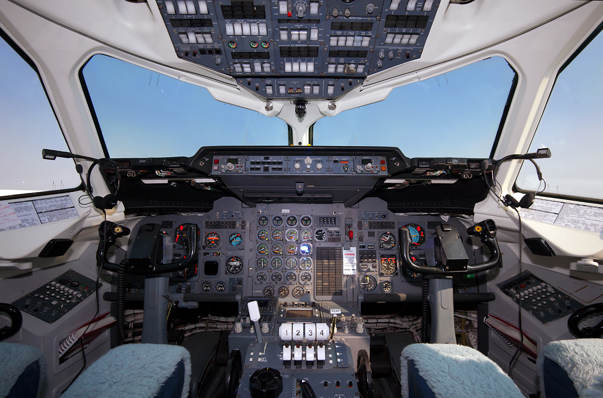 bae-146-avro-rj100-cabin-1.jpg
