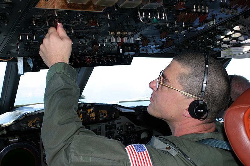 800px-US_Navy_040720-N-3658D-002_Flight_Engineer_Chief_Aviation_Electrician%27s_Mate_Jacob_Bristow_sets_a_switch_in_the_cockpit_of_a_P-3C_Orion_patrol_aircraft.jpg