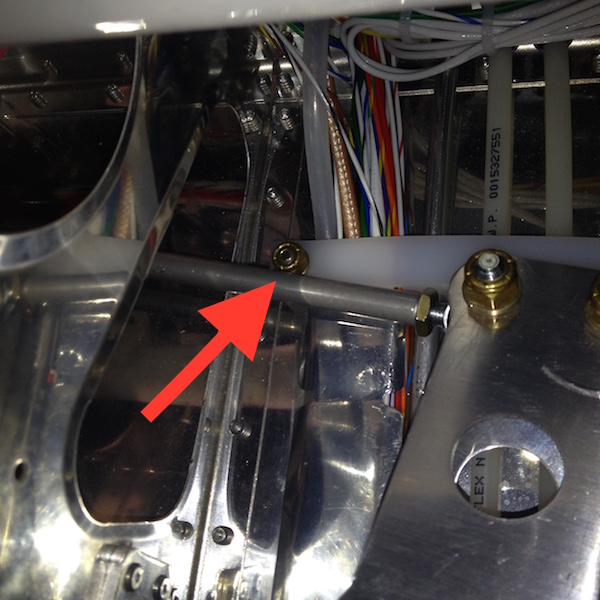 pushrod%20vs%20locknut.JPG