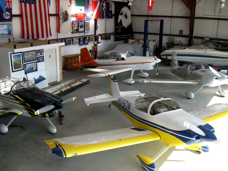 Rosales_Hangar02.jpg
