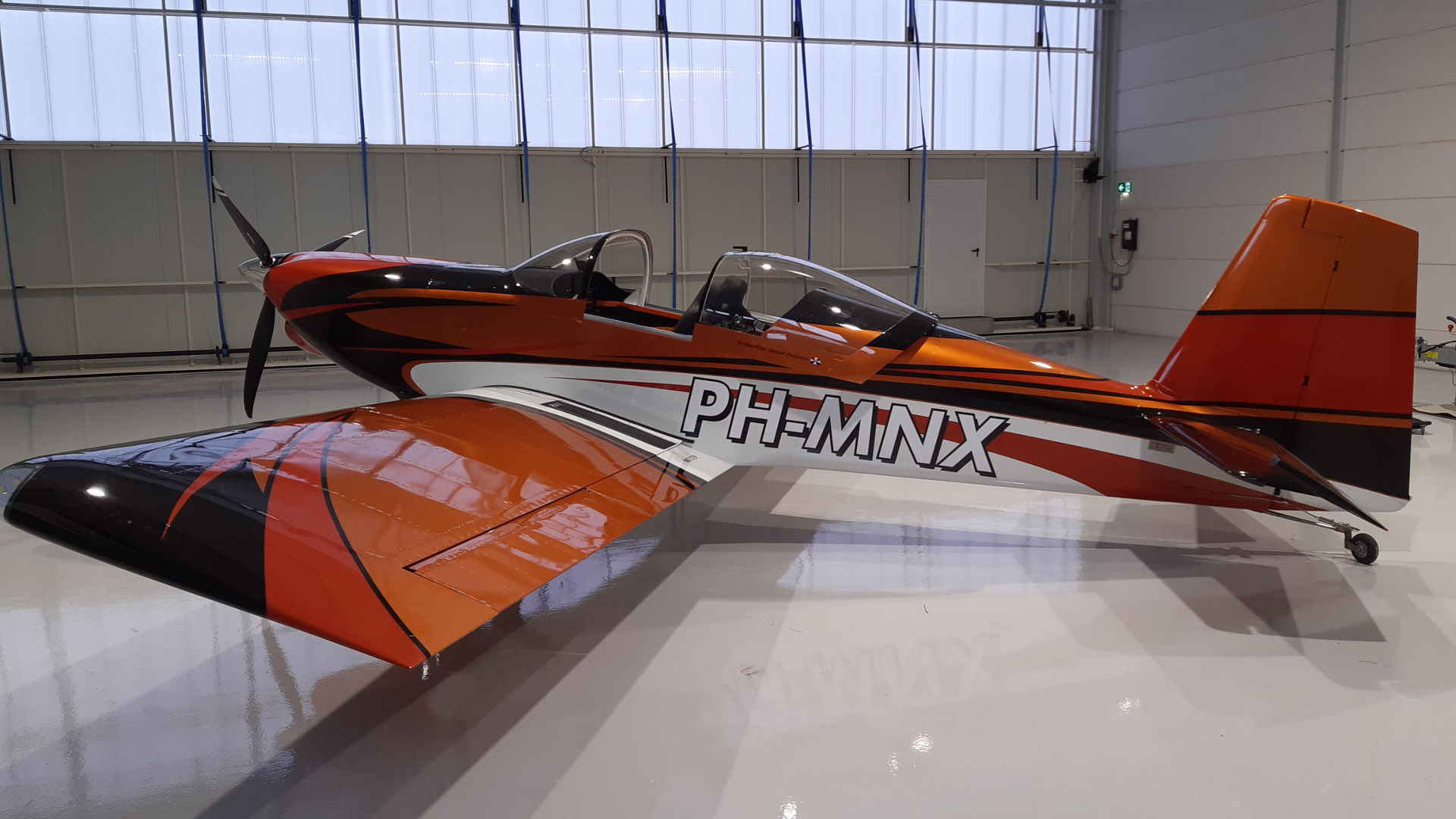 PH-MNX.jpg