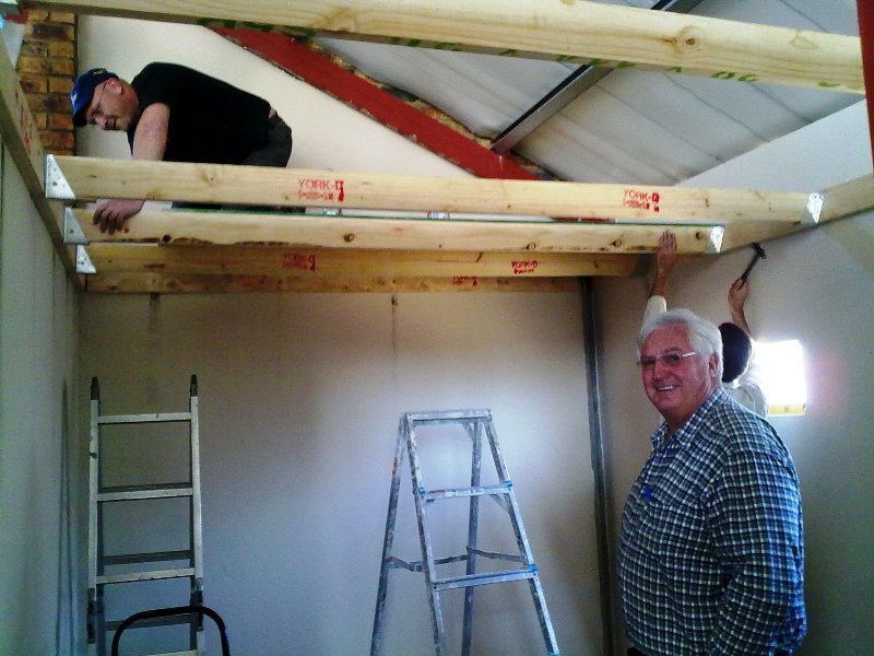 hangar_build_04.jpg