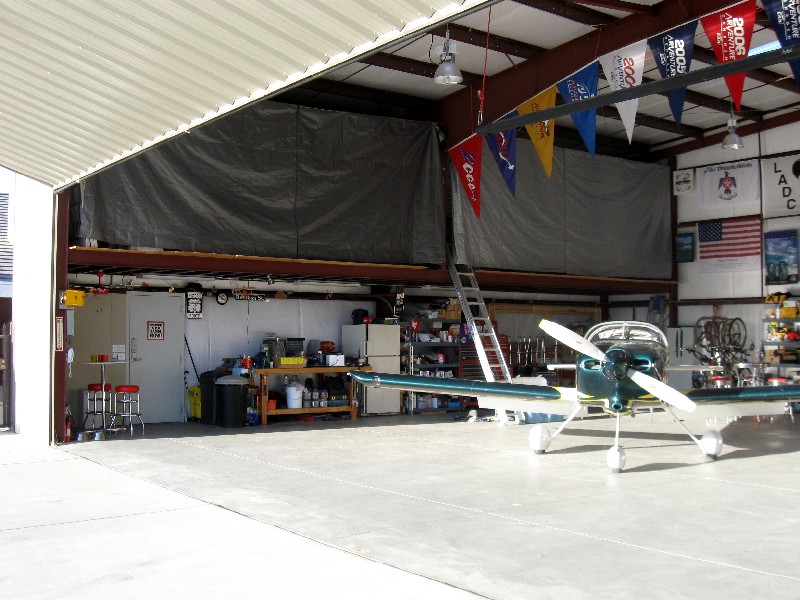 Rosales_Hangar03.jpg