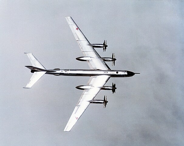 606px-Tu-95_wingspan.jpg