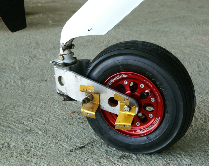RV7A nose wheel-1.JPG
