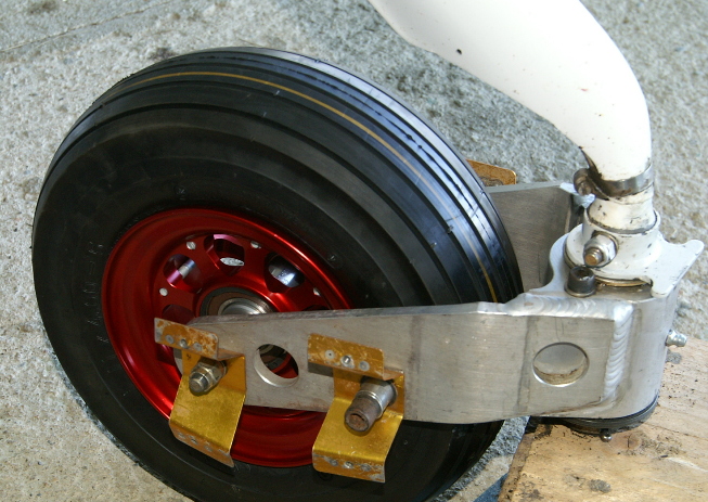 RV7A nose wheel-2.JPG